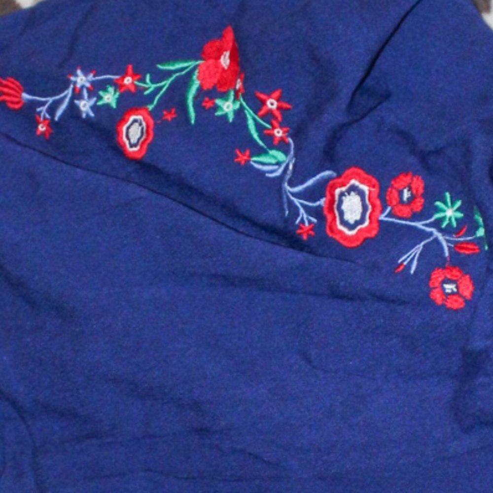 NWT Justify Embroidered Navy Blue Shorts - Picture 2 of 4